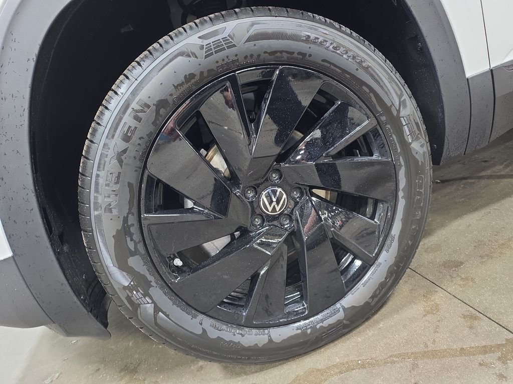 New 2026 White/off-white Volkswagen 2.0T SE w/Technology image 9