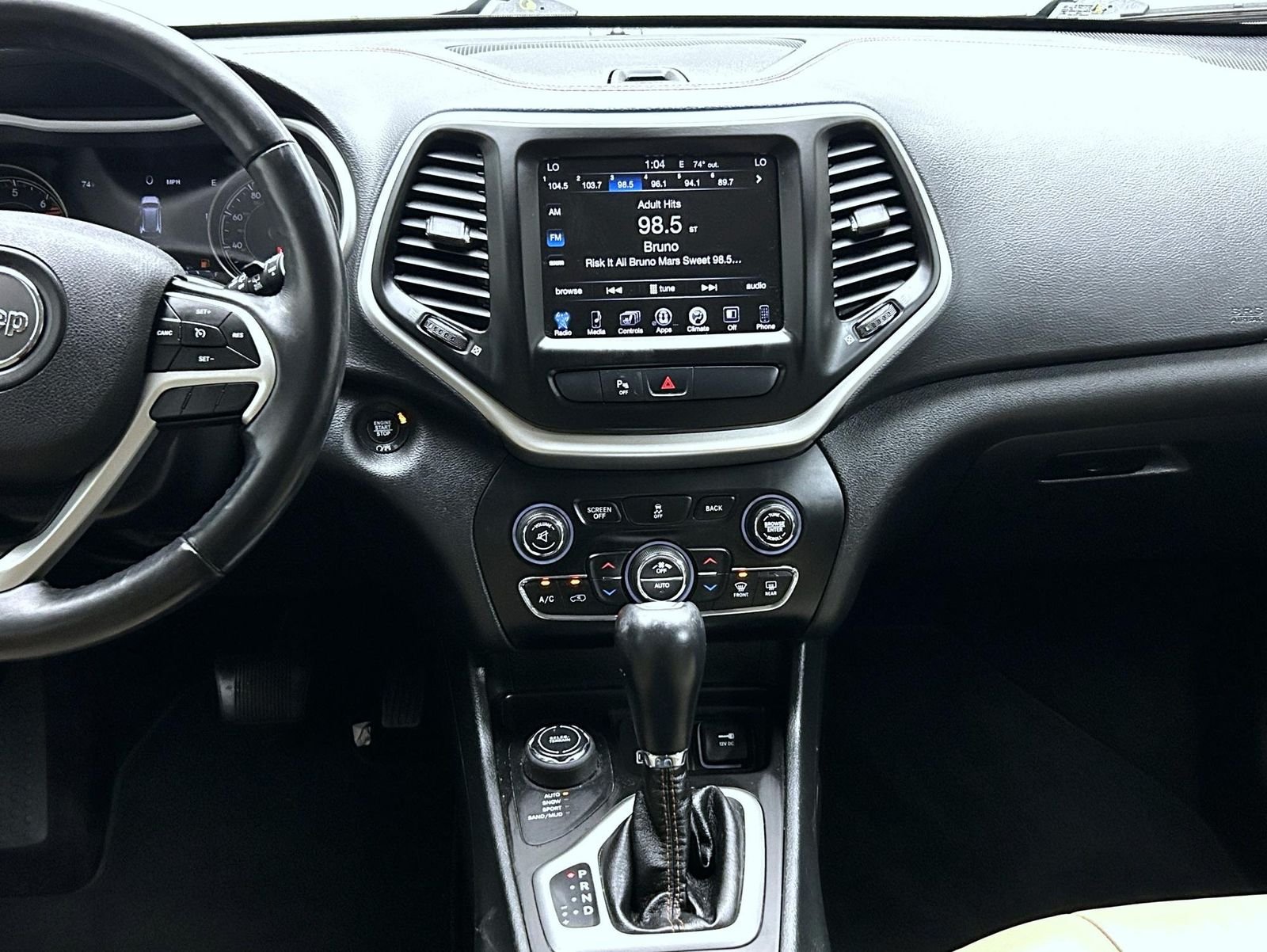 Used 2018 Gray Jeep Limited image 13