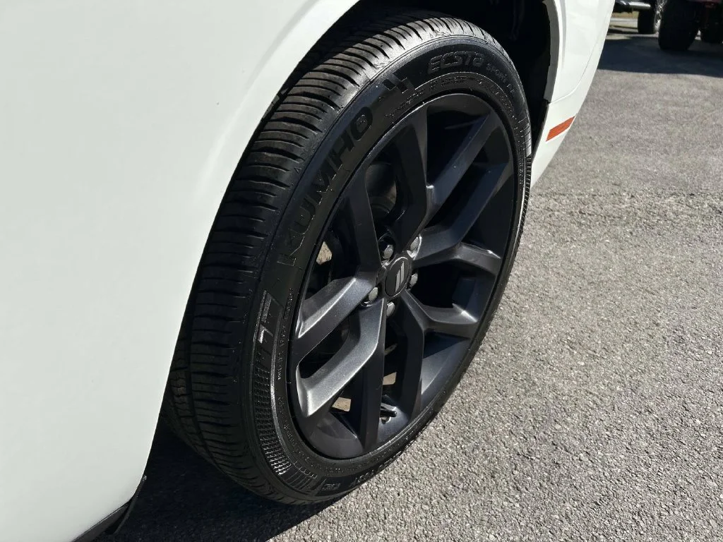 Used 2021 White Dodge SXT image 29