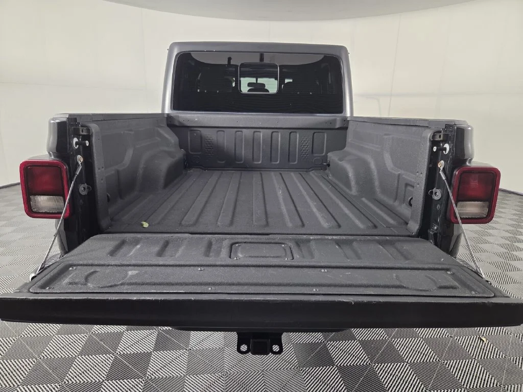 Used 2020 Black Clearcoat Jeep Sport S image 27