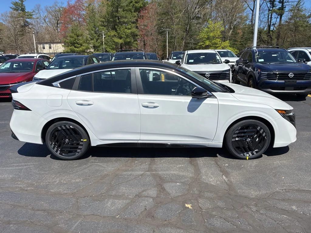 New 2026 Aspen White TriCoat / Super Black Two-tone Nissan SR image 8