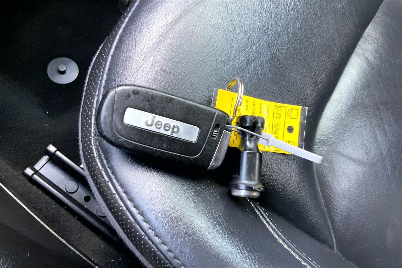 Used 2016 Glacier Metallic Jeep Limited image 15