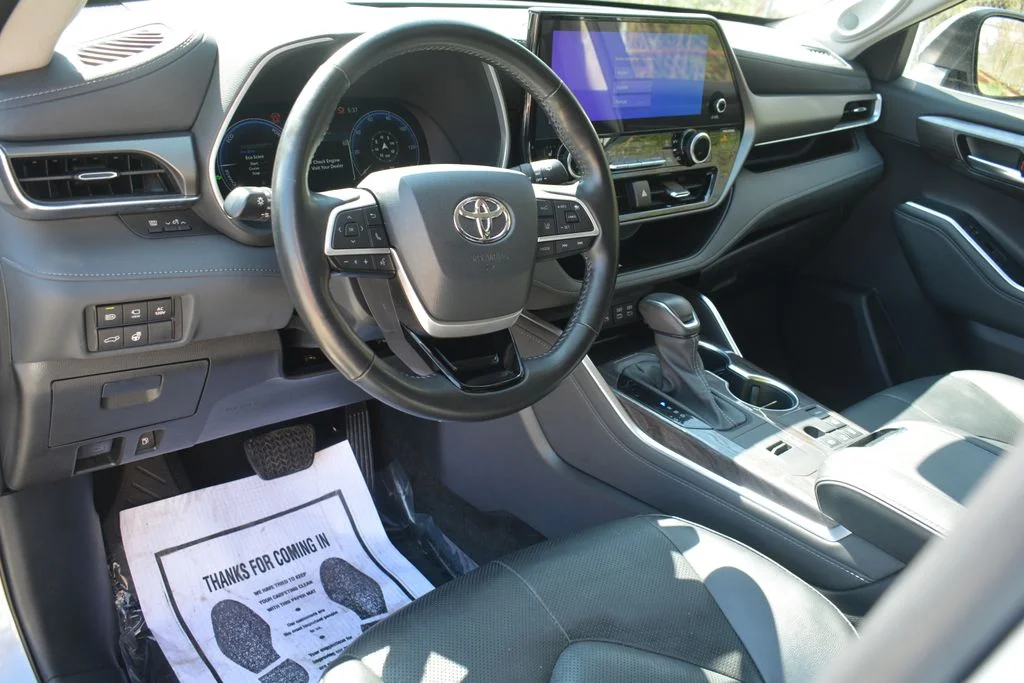 2023 Toyota Highlander Limited - Photo 12