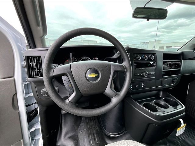 New 2026 Summit White Chevrolet WT image 16