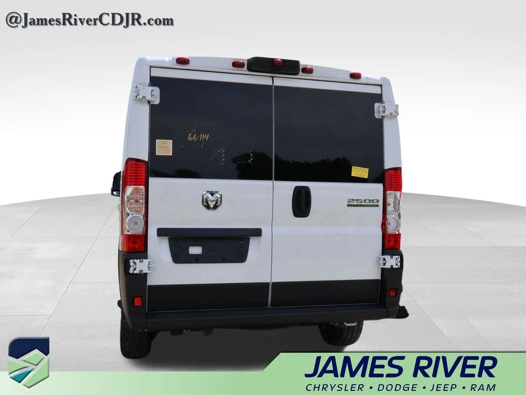 Used 2025 White Ram Base image 20