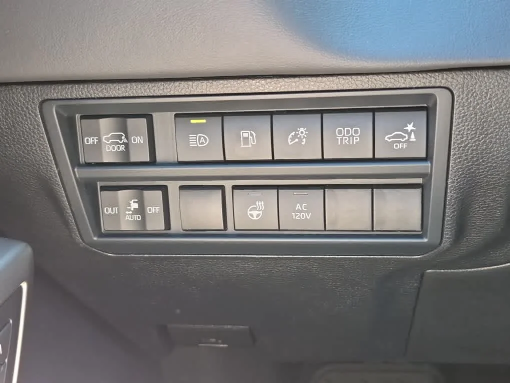 Used 2026 Wind Chill Pearl Toyota Platinum image 17