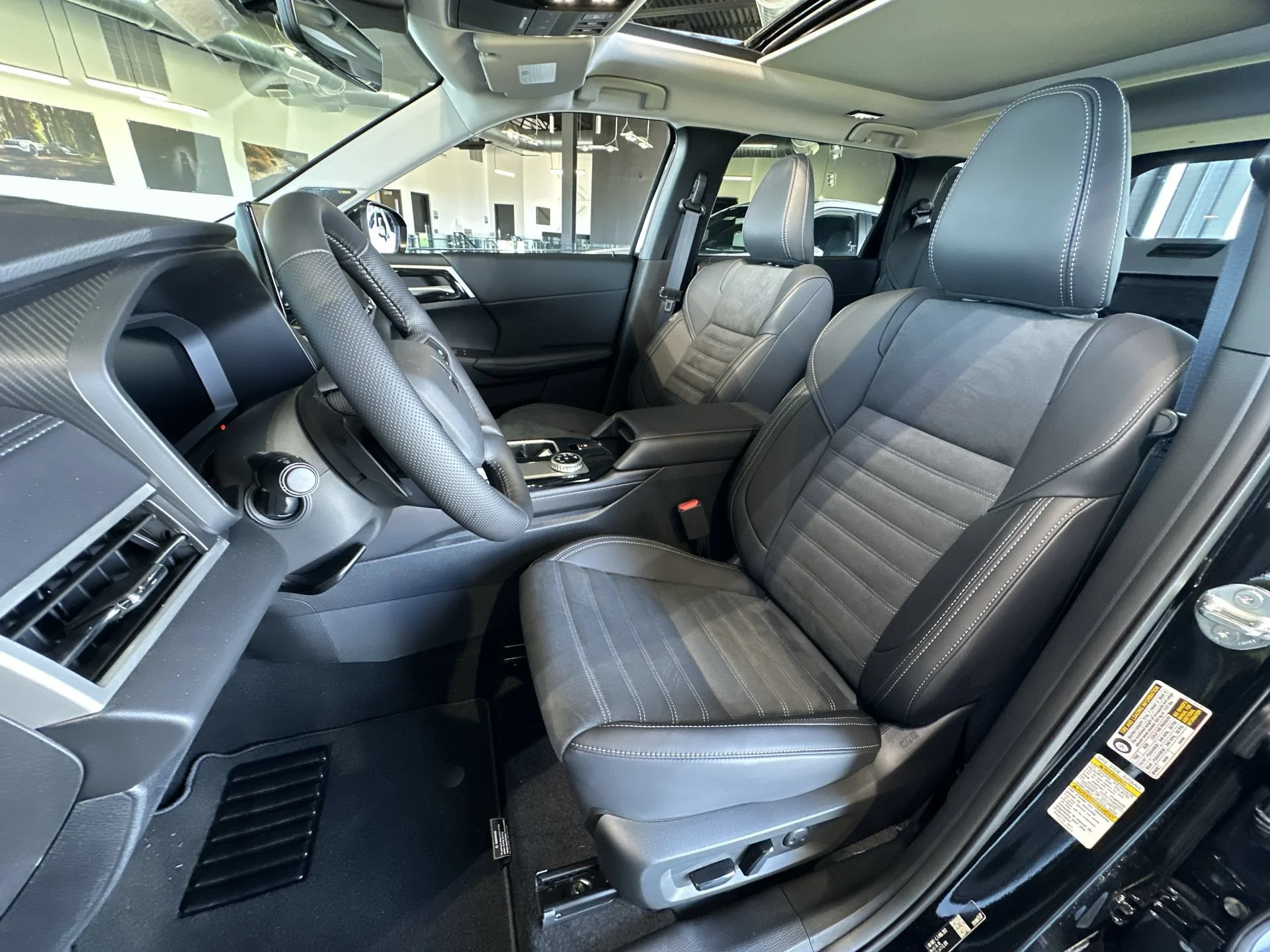 New 2026 Black Diamond Mitsubishi SE image 11