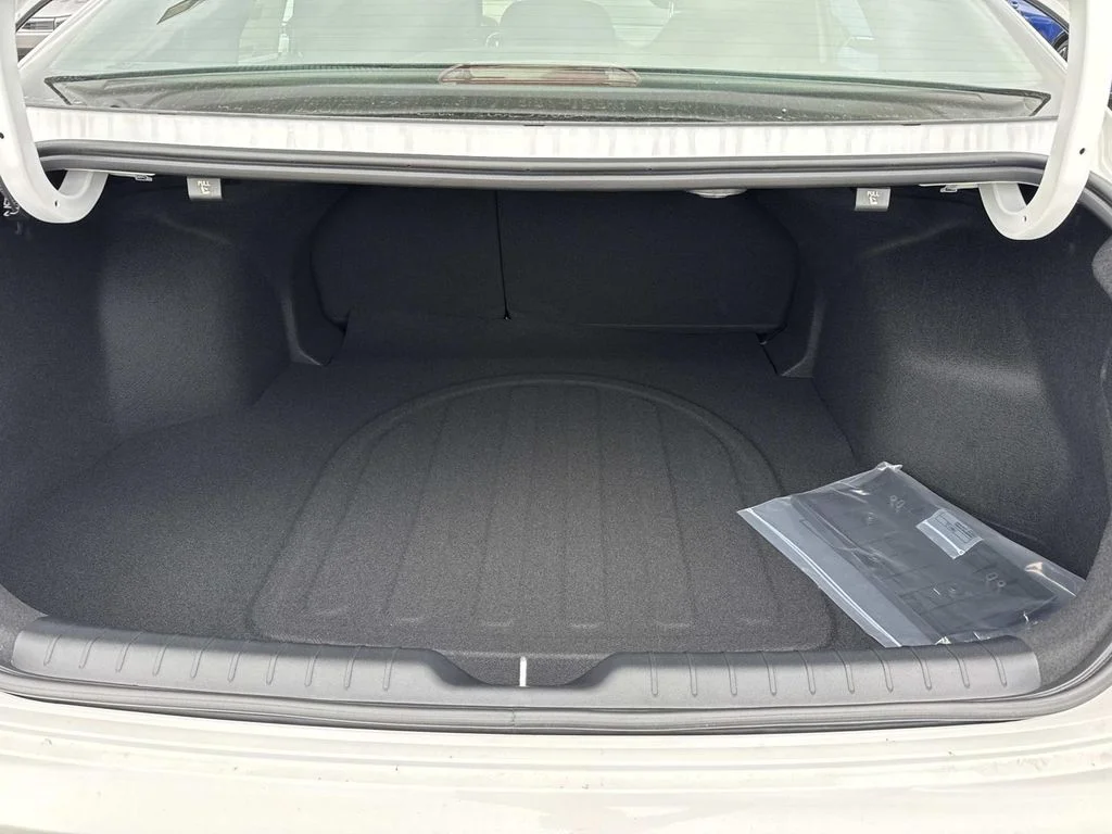 New 2025 Snow White Pearl Kia GT-Line Turbo image 6