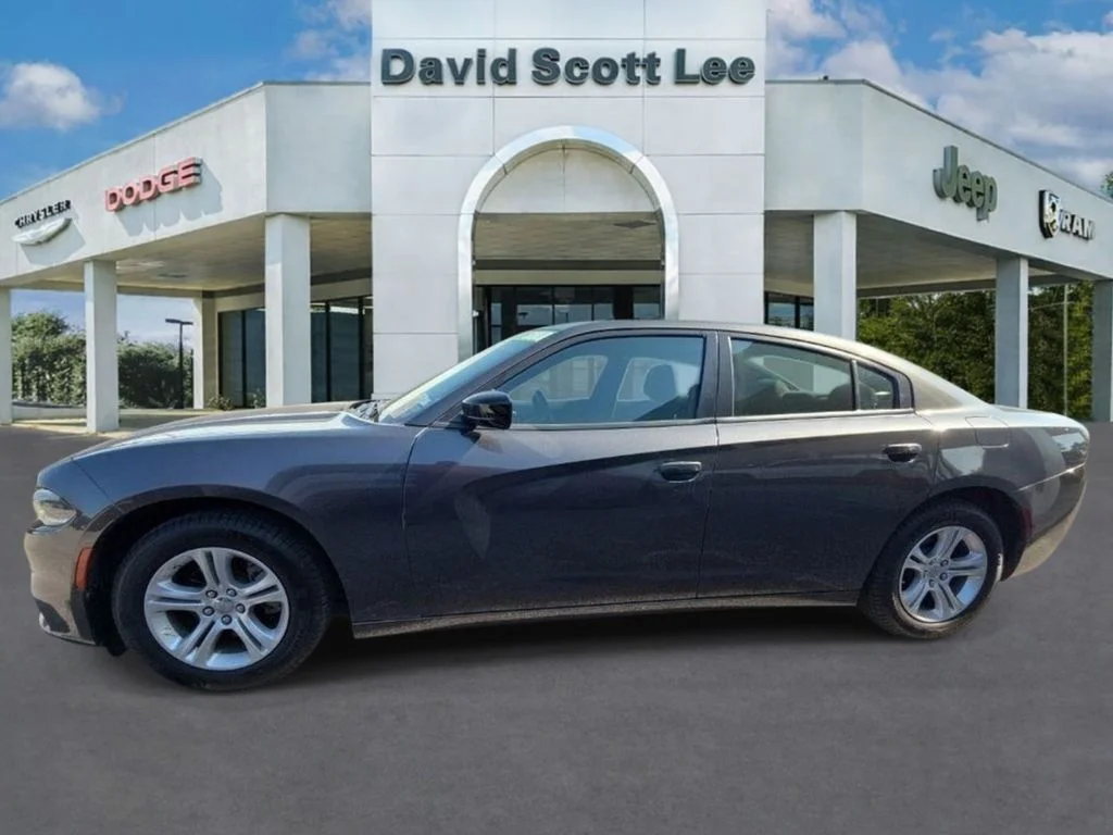 Used 2023 Gray Dodge SXT image 2