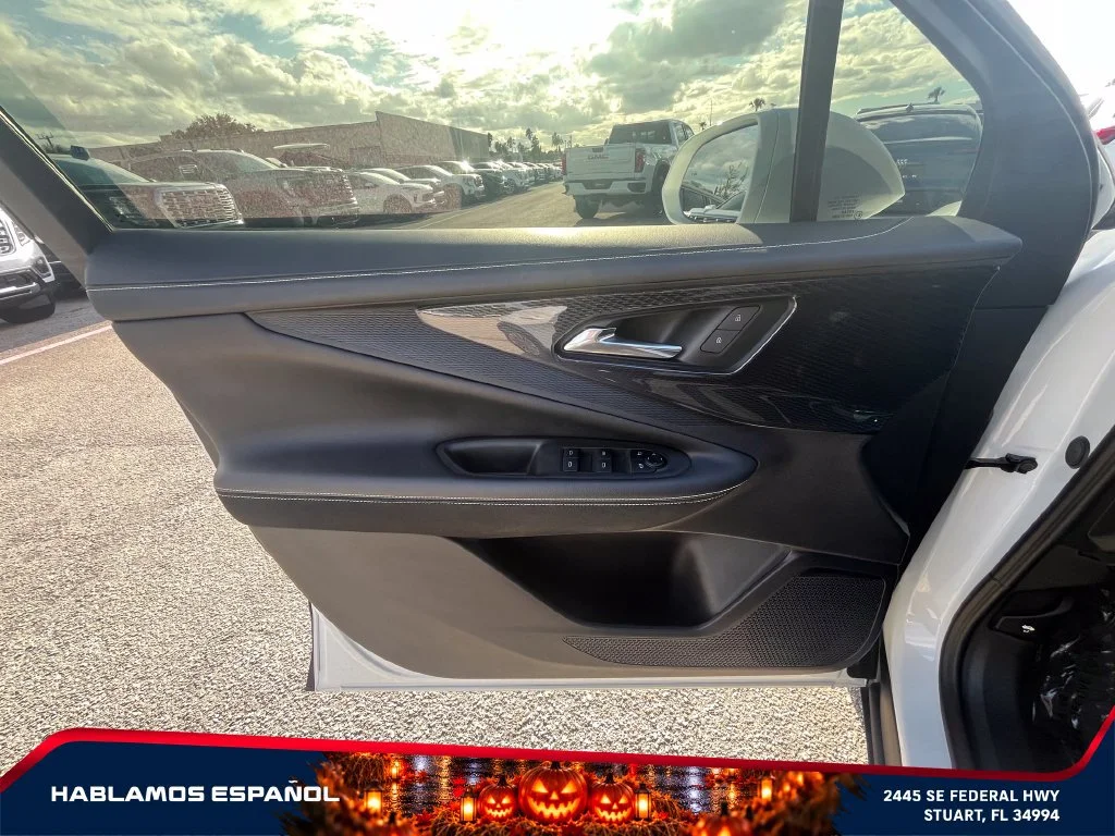 Used 2025 Summit White Chevrolet LT image 23