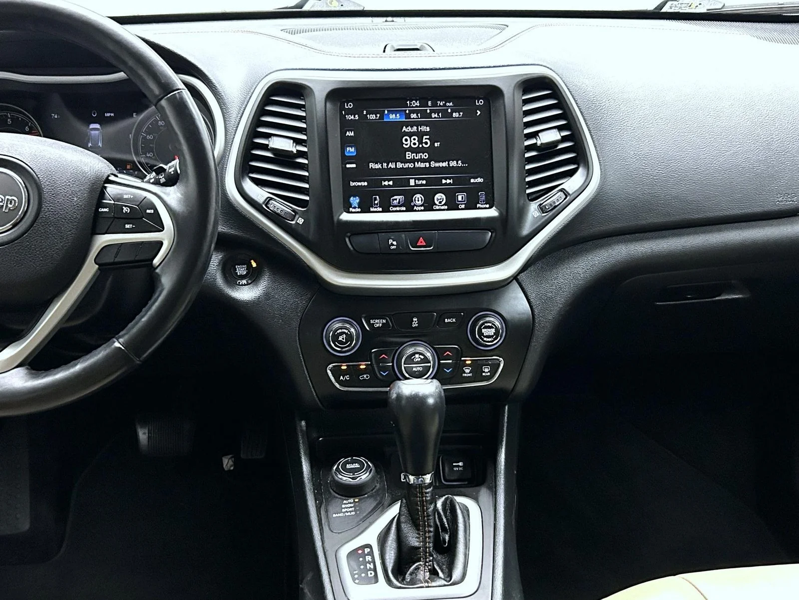 Used 2018 Gray Jeep Limited image 13