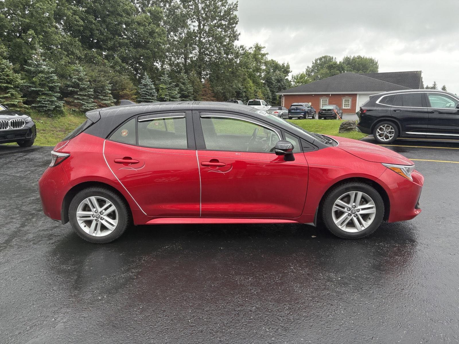 Used 2022 Finish Line Red w/Black Roof Toyota SE image 3