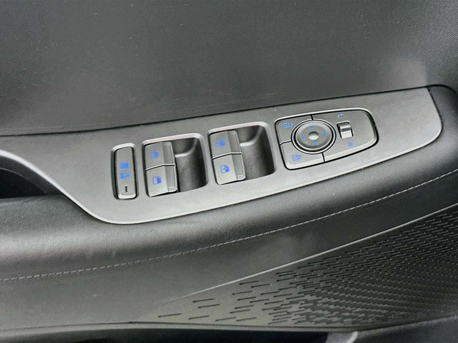Used 2022 Abyss Black Pearl Hyundai SEL image 18