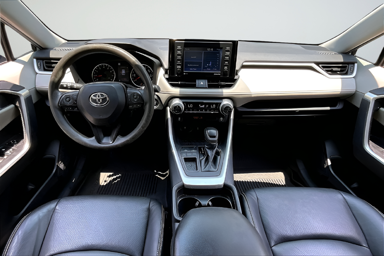 Used 2021  Toyota XLE image 7