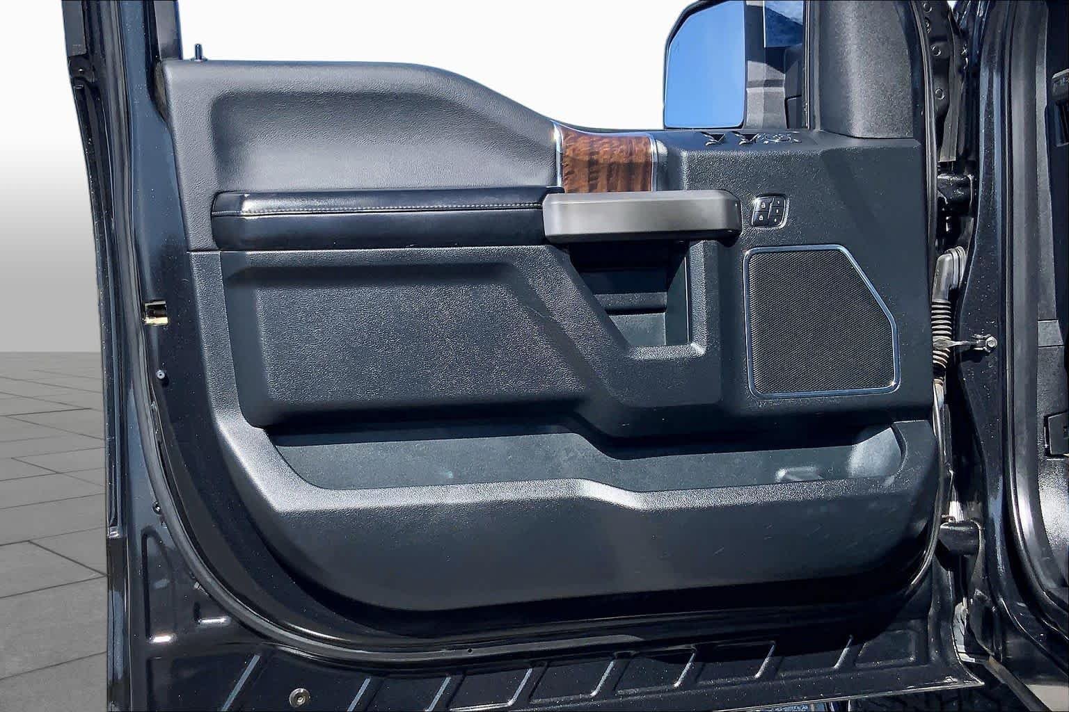 Used 2015 Tuxedo Black Metallic Ford Platinum image 21