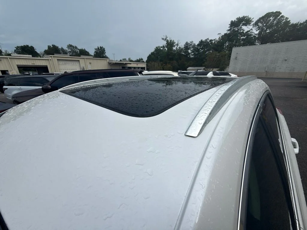 Used 2018 Crystal White Tricoat Cadillac Luxury image 13