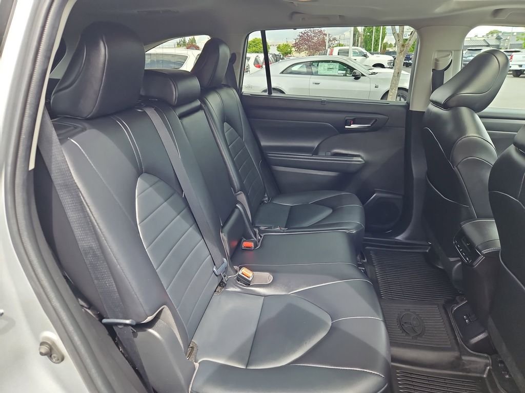 Used 2022 Celestial Silver Metallic Toyota XLE image 27