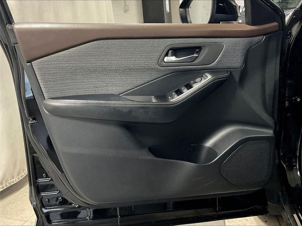 Used 2023 Black Nissan SV image 9