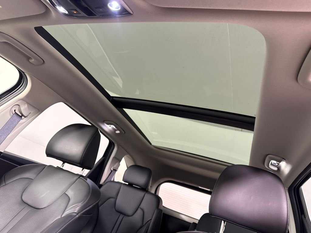 2025 Kia Sorento SX - Photo 21