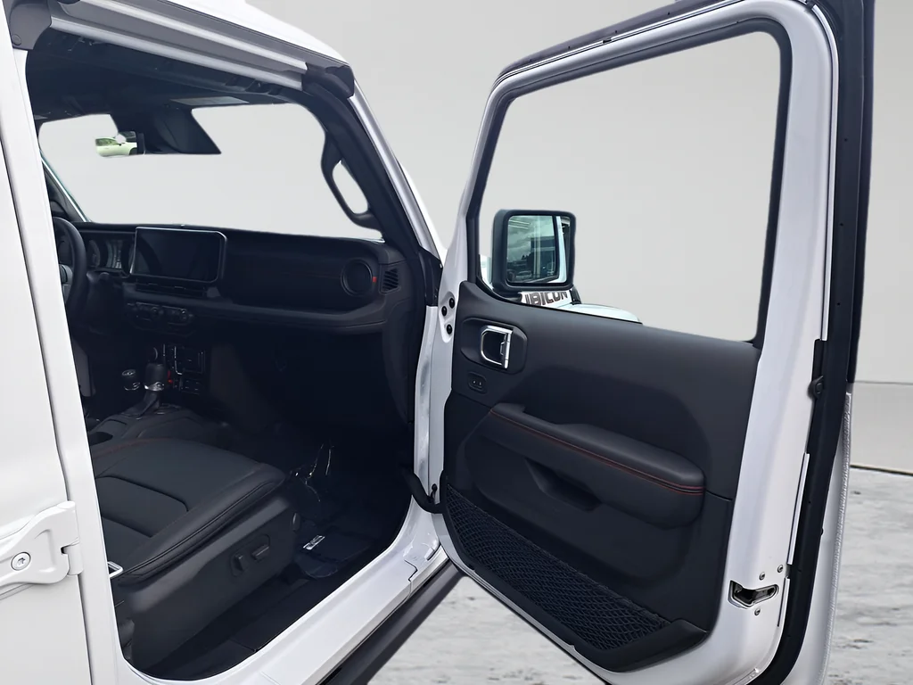 New 2026 Bright White Clear-Coat Exterior Paint Jeep Rubicon X image 16