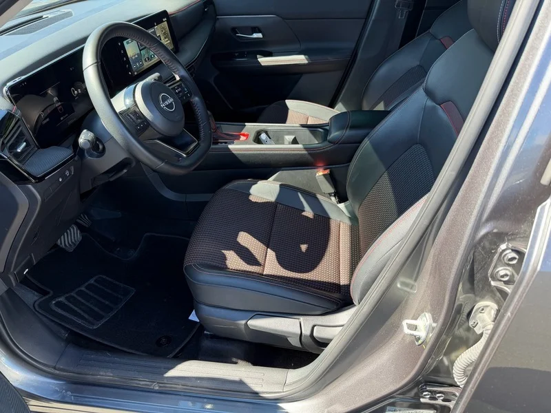 Used 2025 Gun Metallic/supe Nissan SR image 14