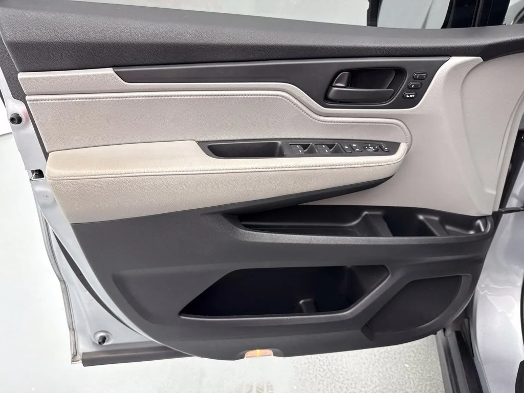 Used 2020 Silver Honda EX-L image 18