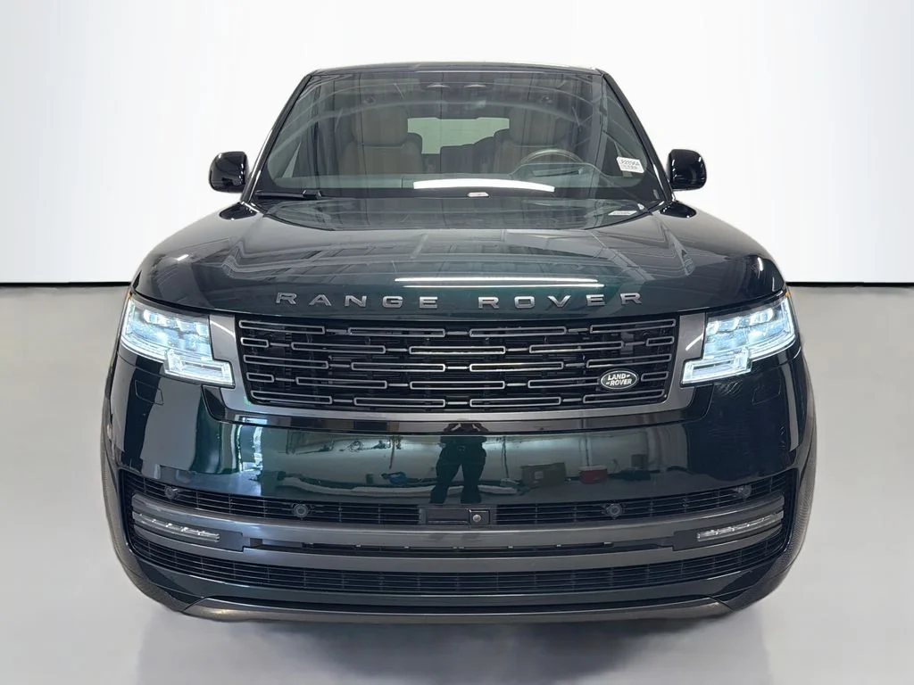 Certified Used 2025 British Racing Green SV Bespoke Ultra Met Gloss Land Rover Autobiography image 6