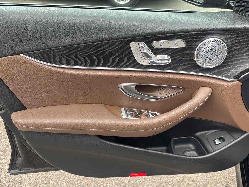 Used 2018 Black Mercedes-Benz 4MATIC® image 29