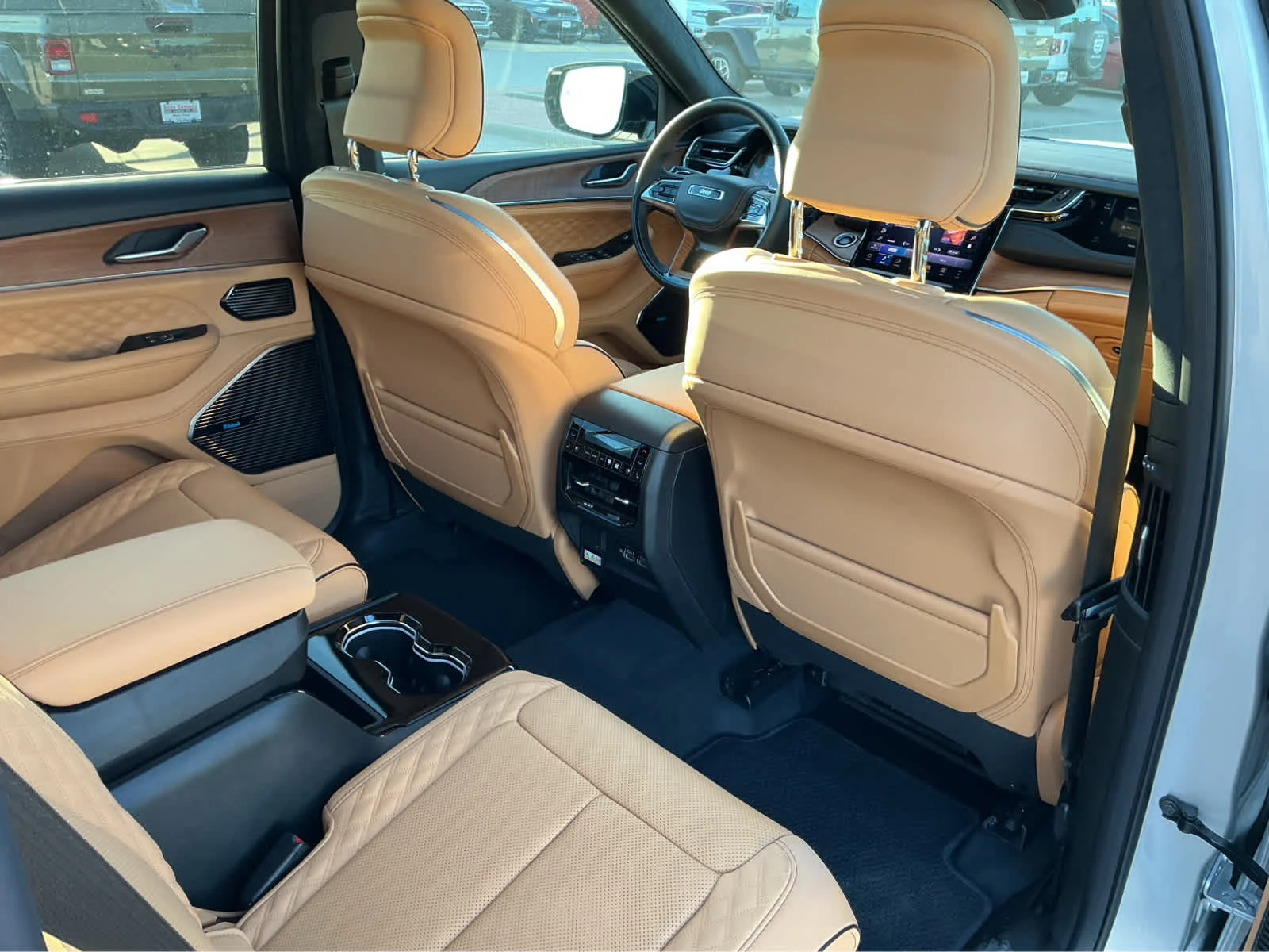 New 2025 Silver Zynith Exterior Paint Jeep Summit Reserve image 22