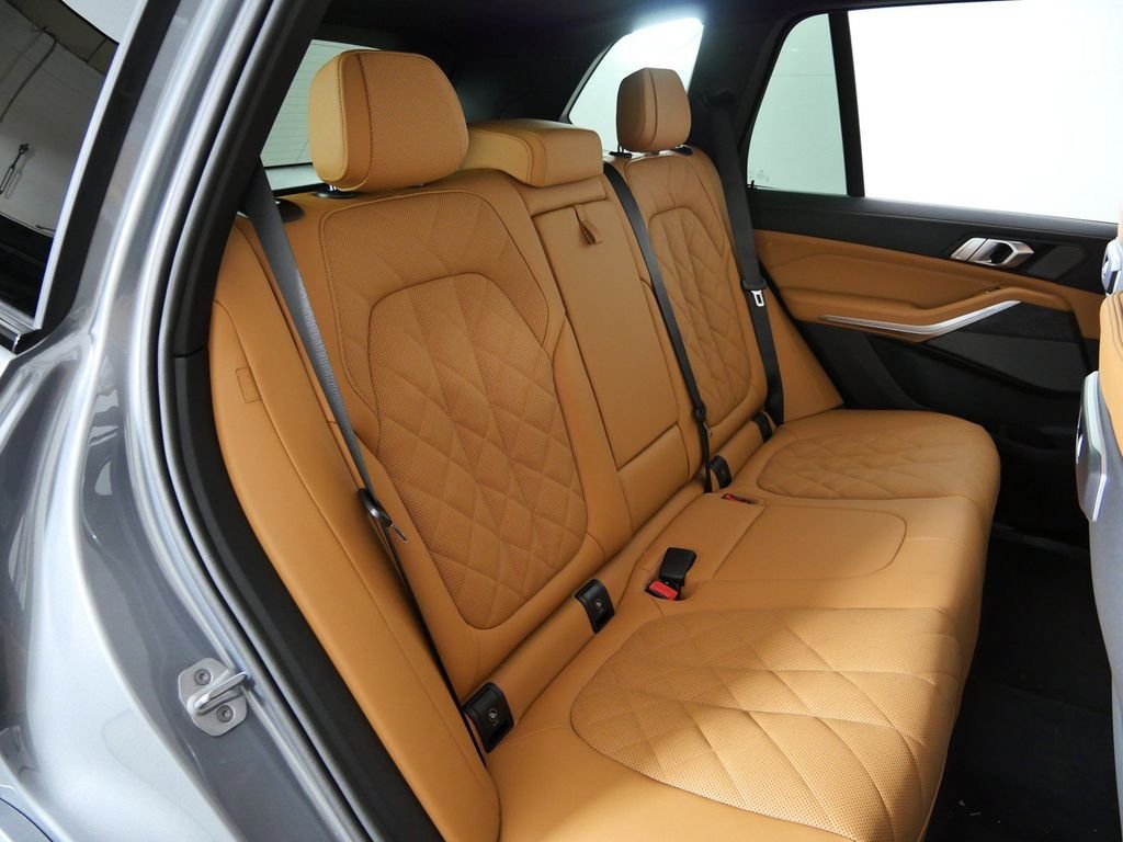 New 2026 Skyscraper Grey Metallic BMW xDrive40i image 23
