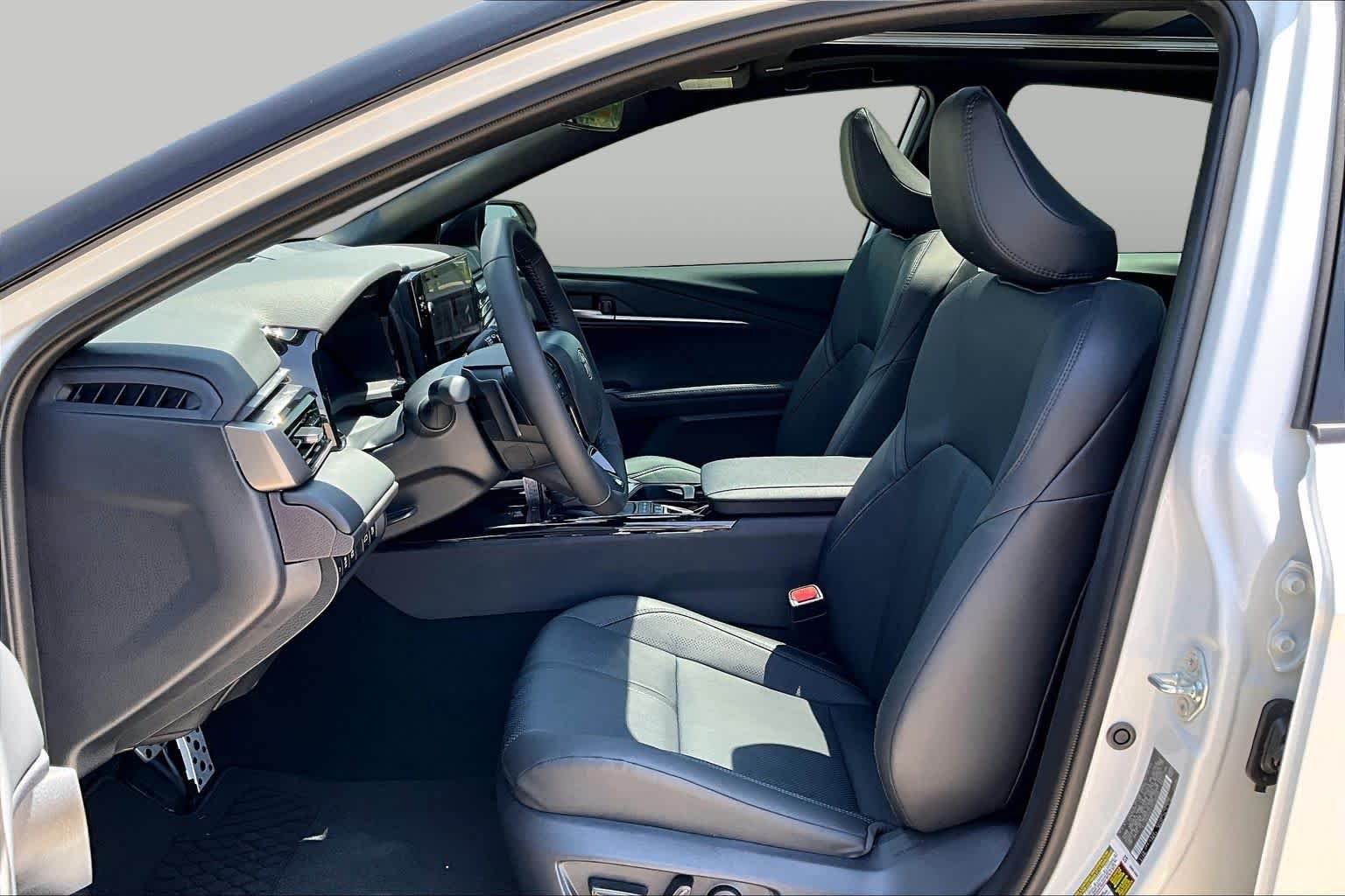 New 2026 Wind Chill Pearl with Midnight Black Metallic roof Toyota XSE image 9
