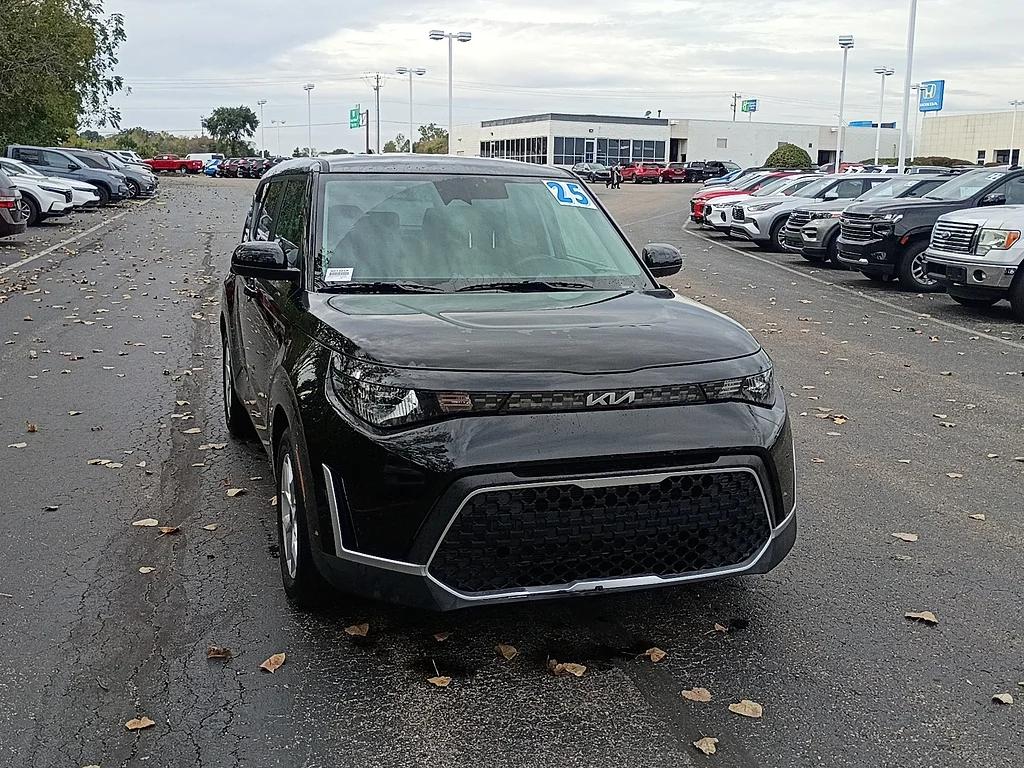 Used 2025 Fusion Black Kia LX image 1