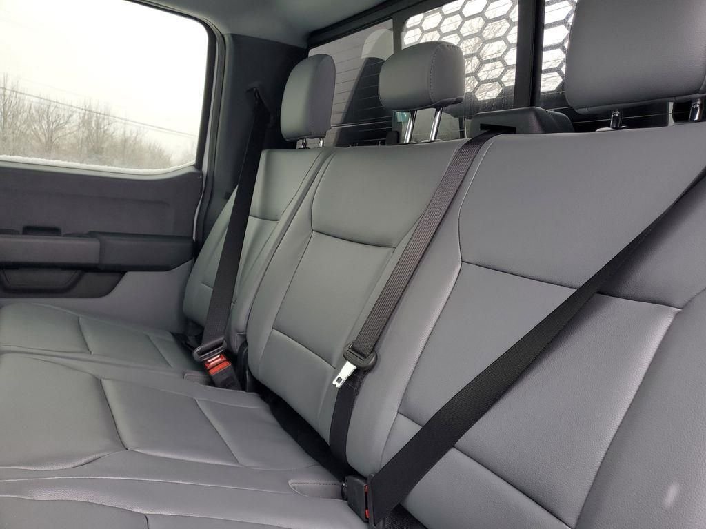 New 2025 Oxford White Ford F-350® XL image 22