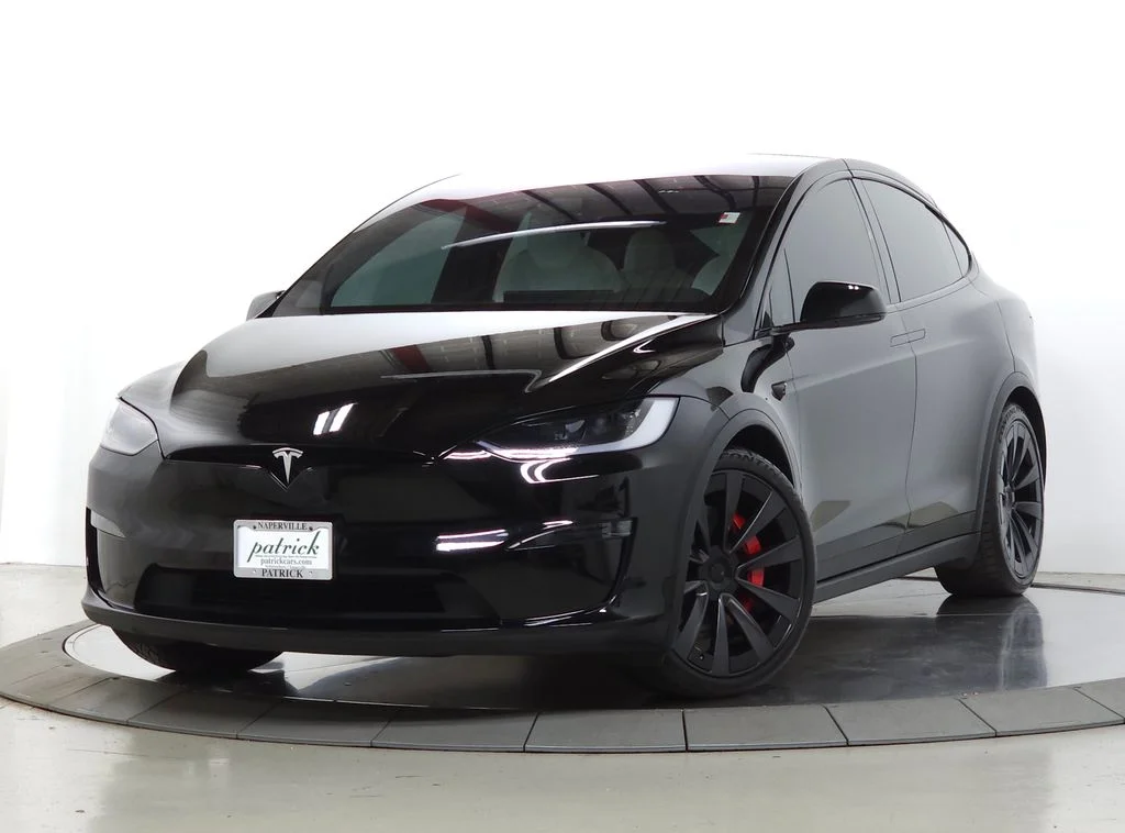 Used 2023  Tesla Plaid image 1