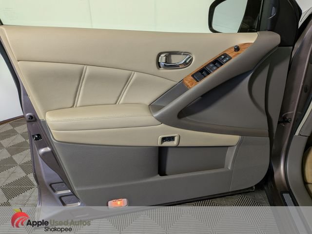 Used 2013 Brown Nissan LE image 14