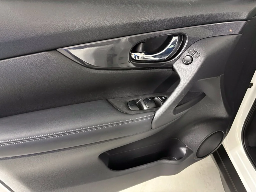 Used 2019 White Nissan SV image 13