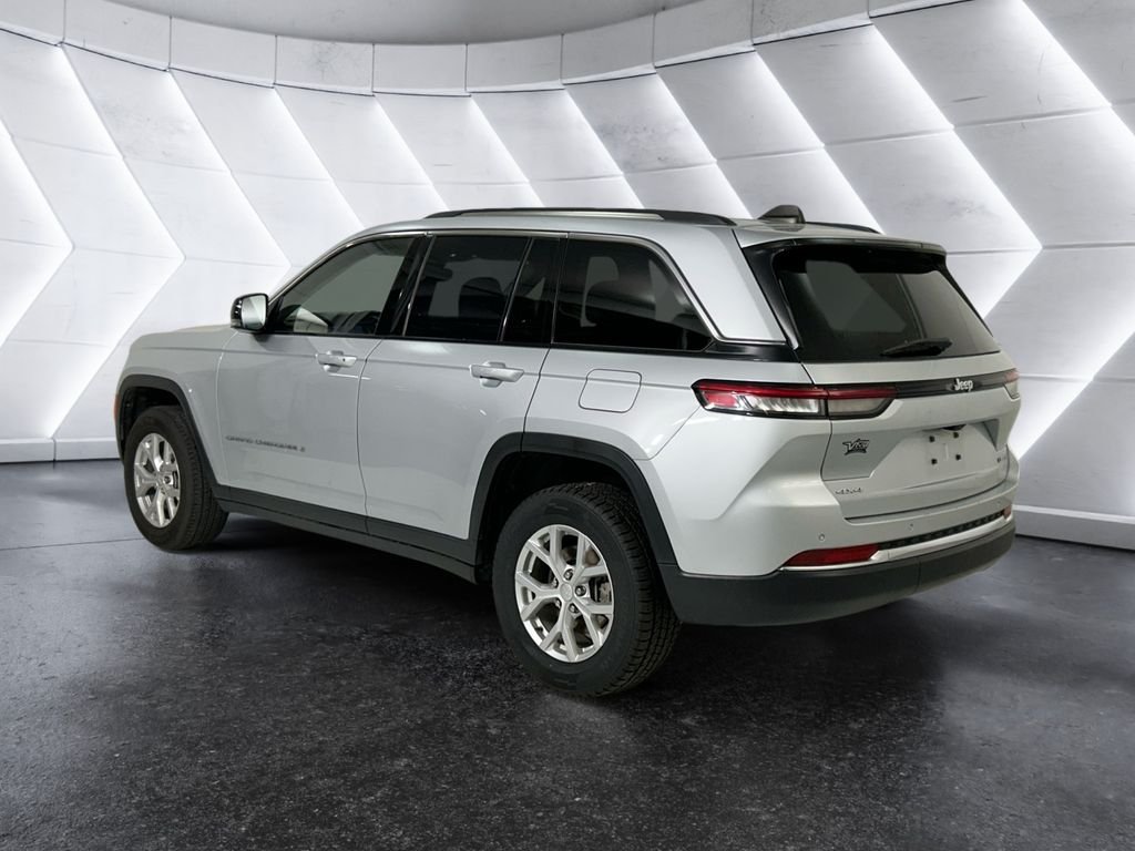 Used 2023 Silver Jeep Limited image 6