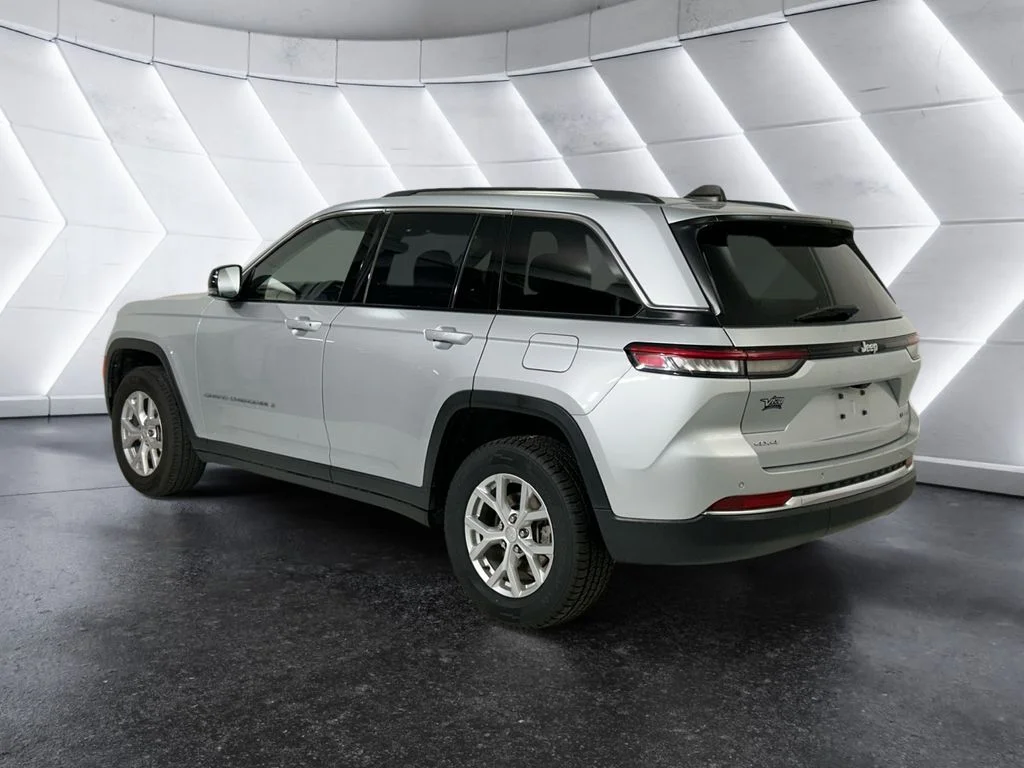 Used 2023 Silver Jeep Limited image 6