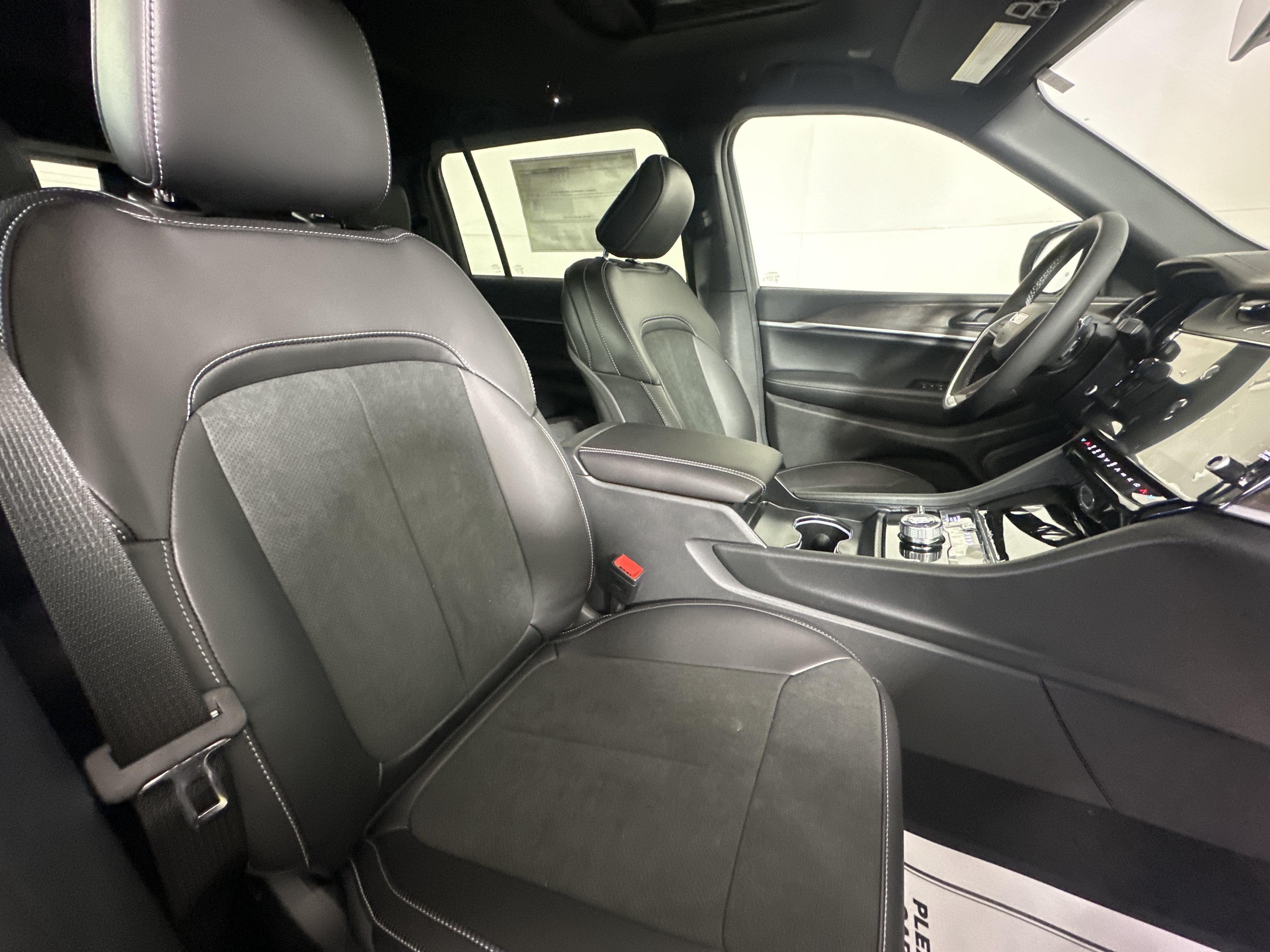 New 2026 Silver Zynith Jeep Laredo Altitude image 27