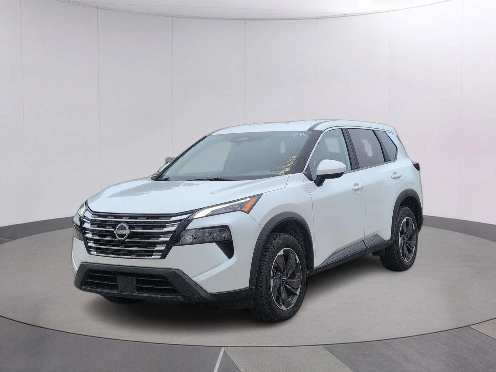 Used 2025 Everest White Pearl Nissan SV image 1