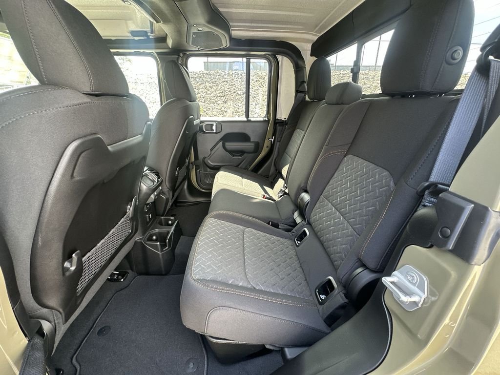 Used 2025 Green Jeep Mojave image 27