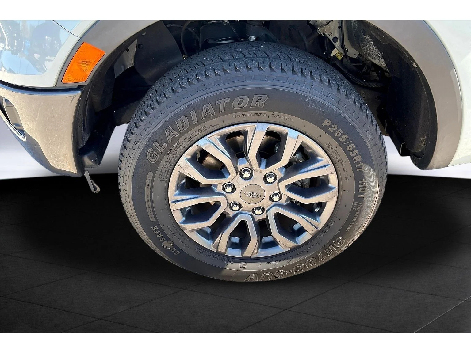 Used 2021  Ford XL image 7