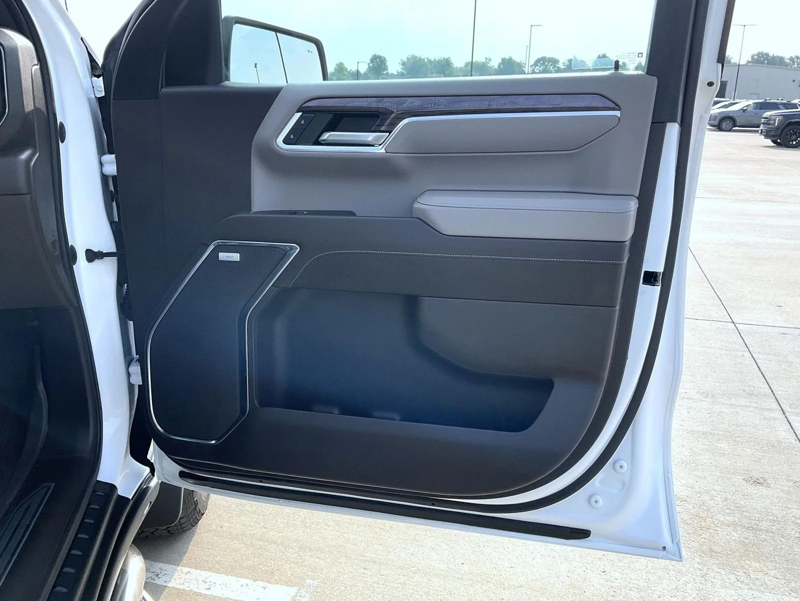 Used 2023 White Chevrolet LTZ image 17