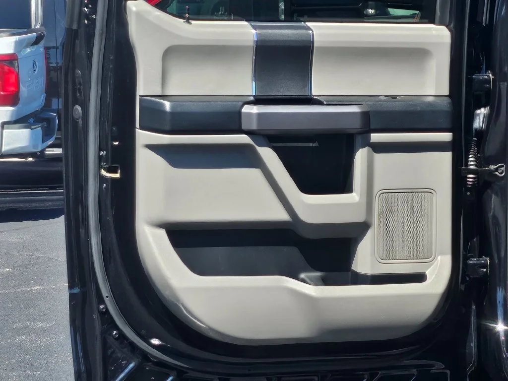 Used 2020 Black Metallic Ford XLT image 33