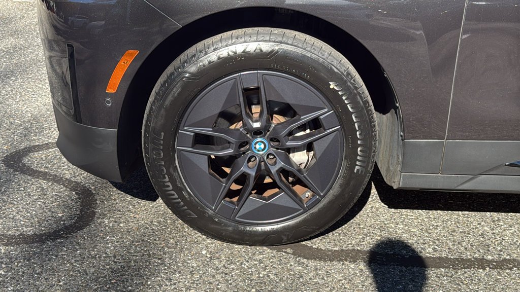 Used 2024 Dark Graphite Metallic BMW xDrive50 image 8