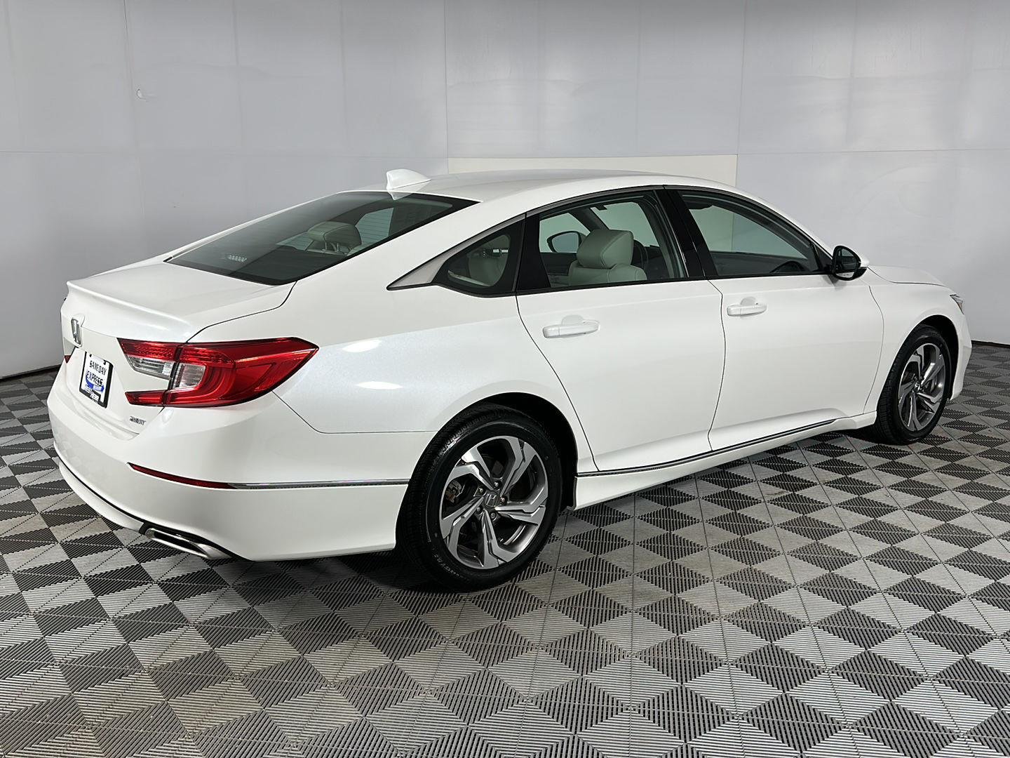 Used 2020 Platinum White Pearl Honda EX-L image 26