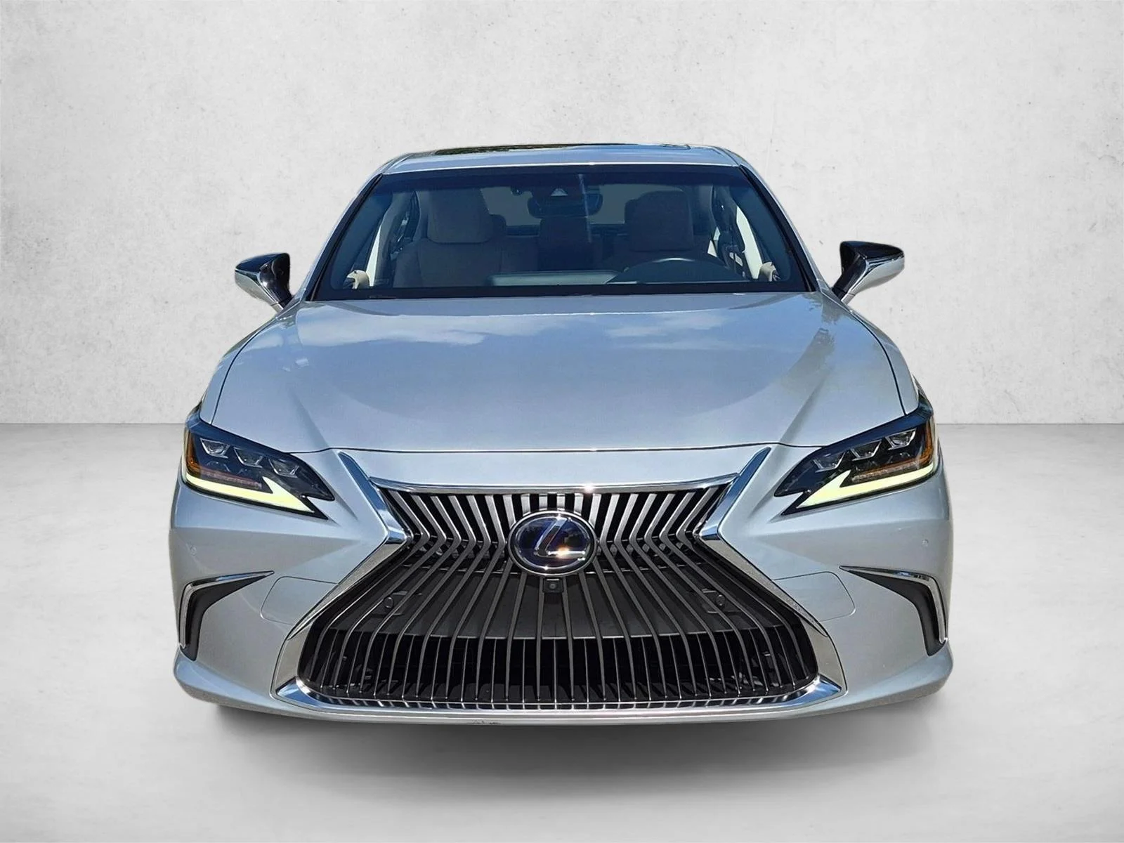 Used 2019 Silver Lining Metallic Lexus ES 300h Ultra Luxury image 2