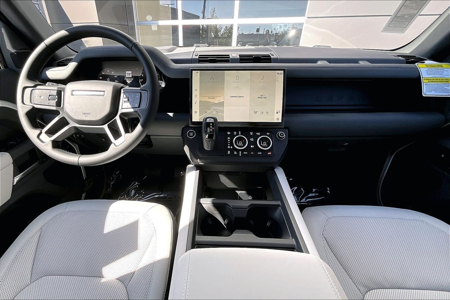 New 2026 Fuji White Land Rover X-Dynamic SE image 5