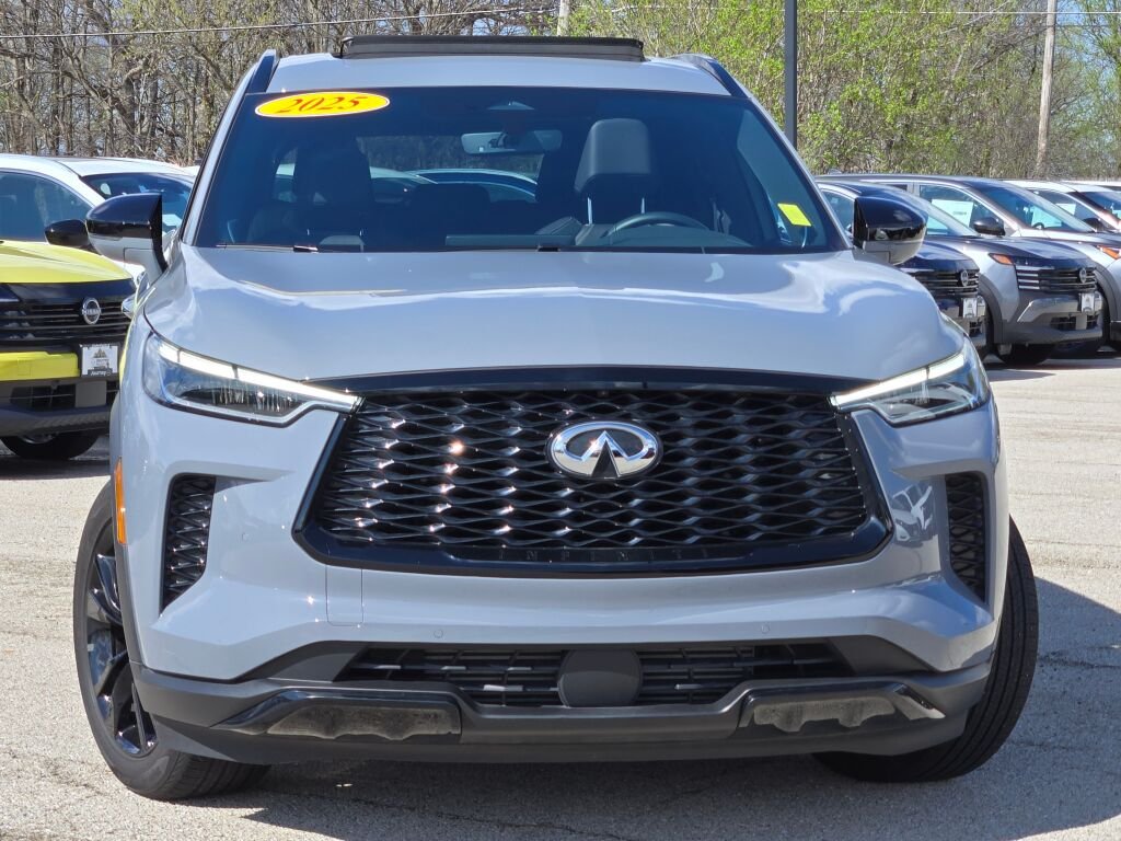 Used 2025 Gray INFINITI LUXE image 3