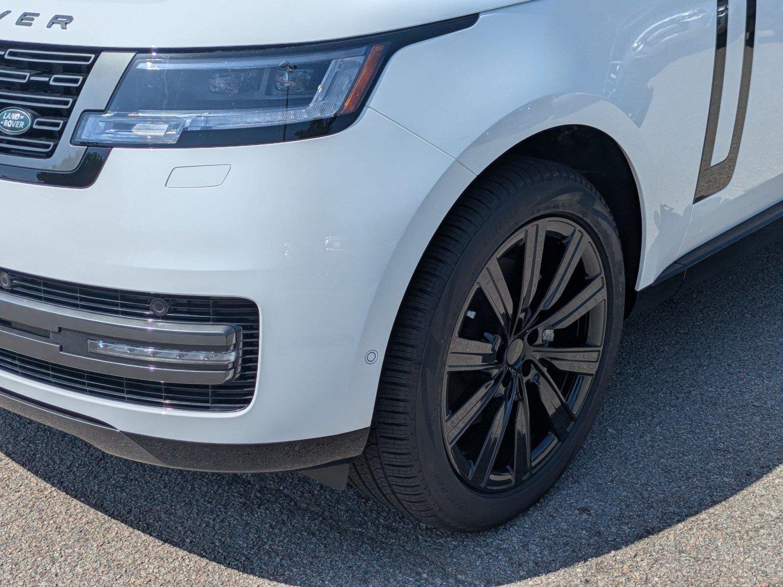 New 2026 Fuji White Land Rover SE image 9